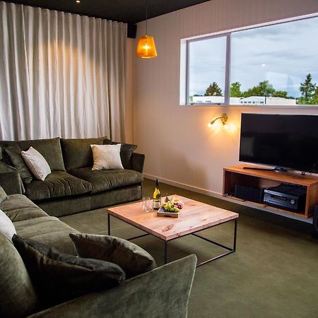 The Cinema Suites Те-Анау Экстерьер фото
