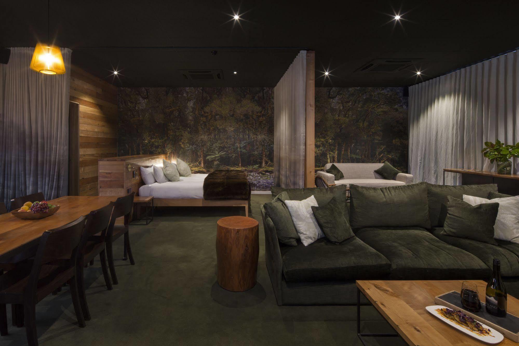 The Cinema Suites Те-Анау Экстерьер фото