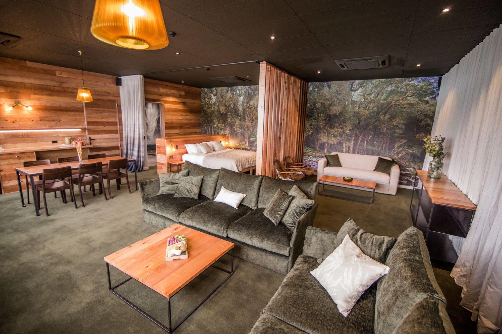 The Cinema Suites Те-Анау Экстерьер фото