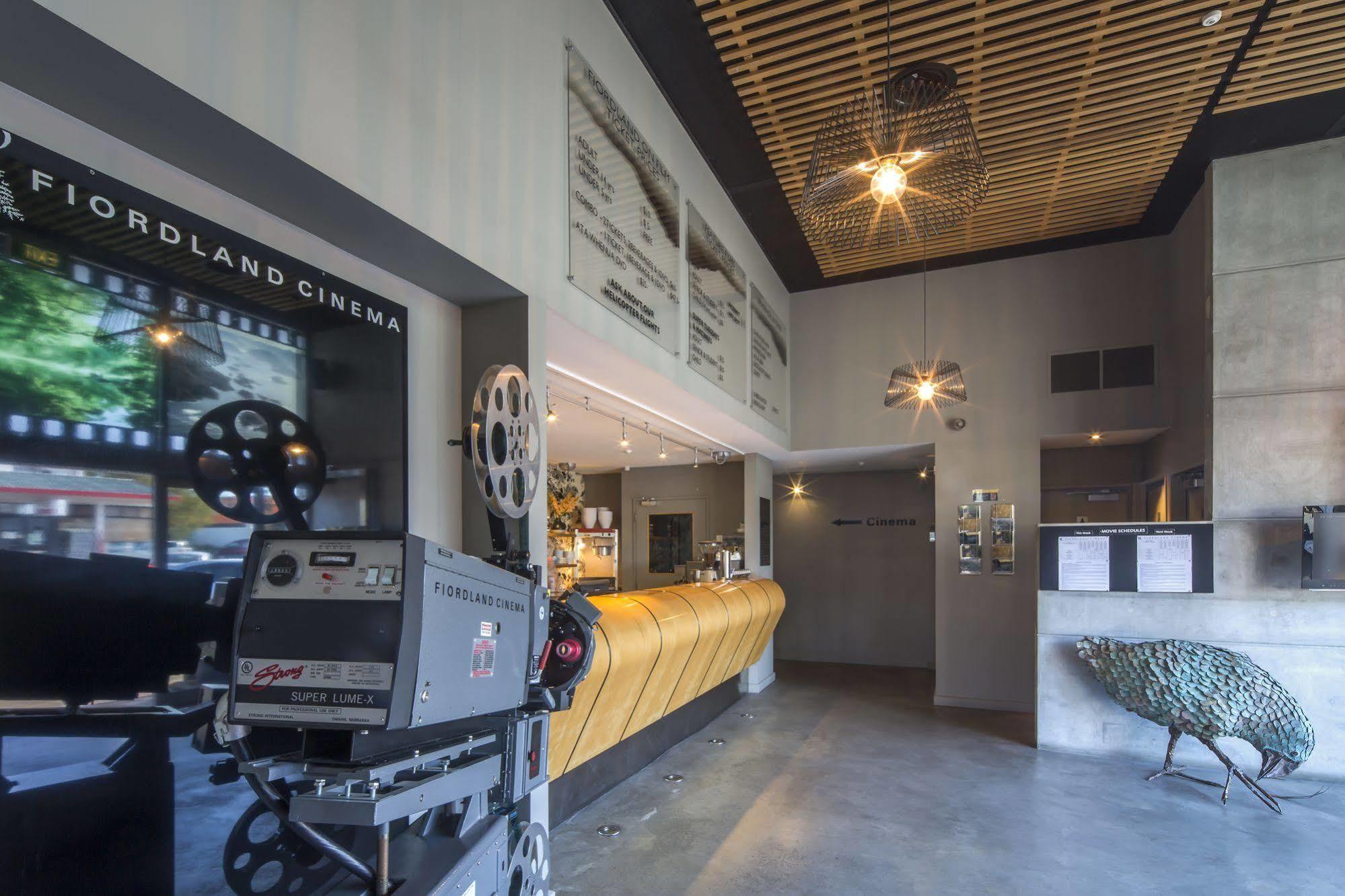 The Cinema Suites Те-Анау Экстерьер фото