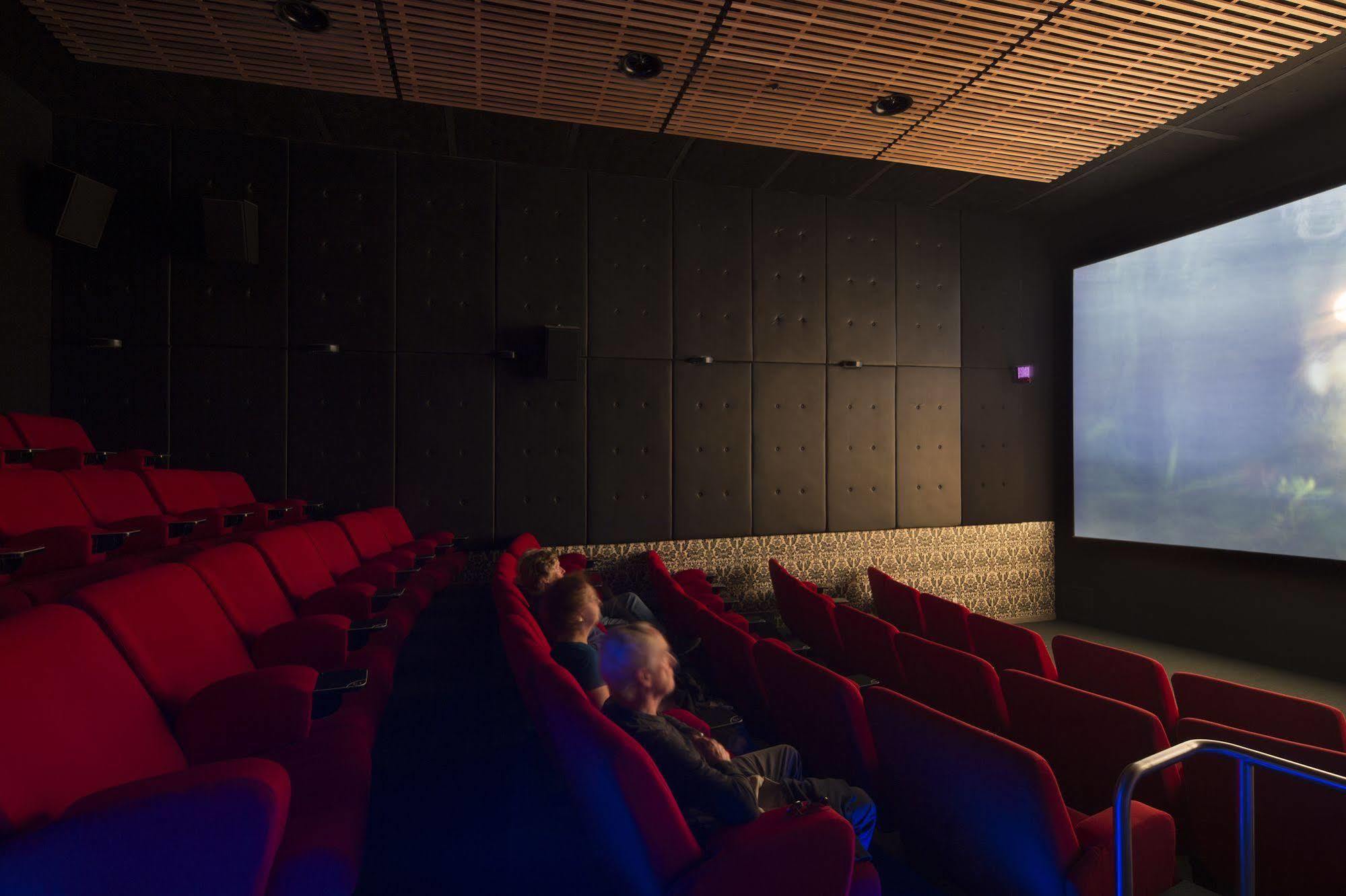 The Cinema Suites Те-Анау Экстерьер фото